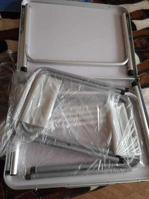 Комплект сгъваеми маса и столове подходящи за къмпинг и градина