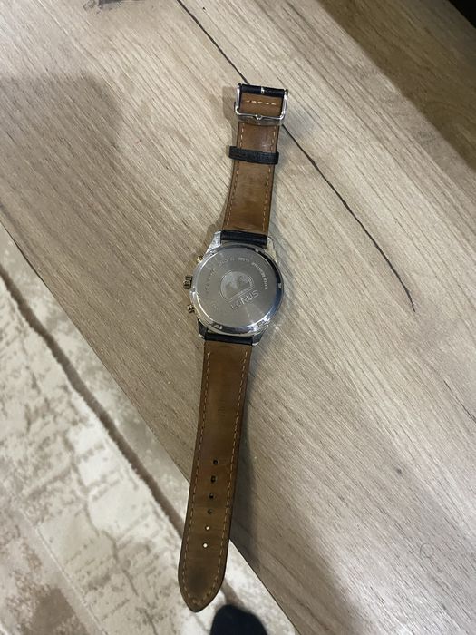 Продам мужские наручные часы б.у