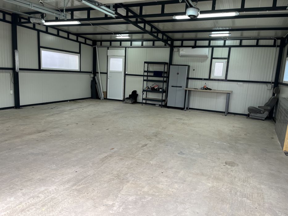 Vand spatiu comercial cu 3arii de teren