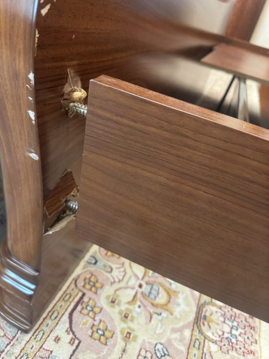 Кровать двухспальная, деревянная.