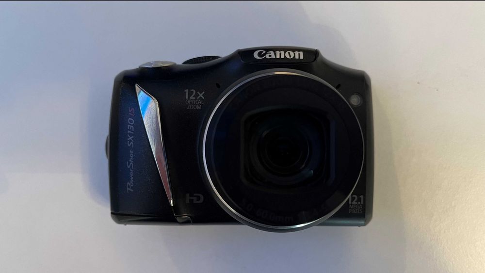 Фотоапарат Canon PowerShot SX130 IS + мемори карти и зарядни с батерии
