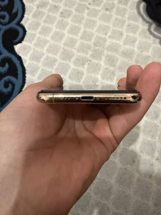 Iphone xs gold 111$