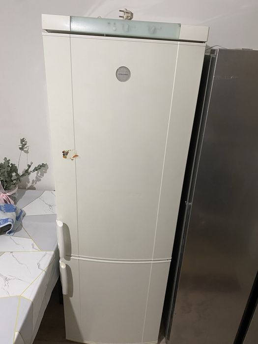 Продам холодильник в нерабочем состоянии на запчасти