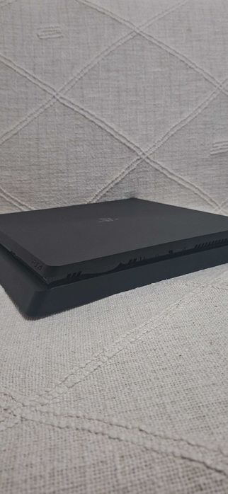 Ps 4 slim numai bun de jucat