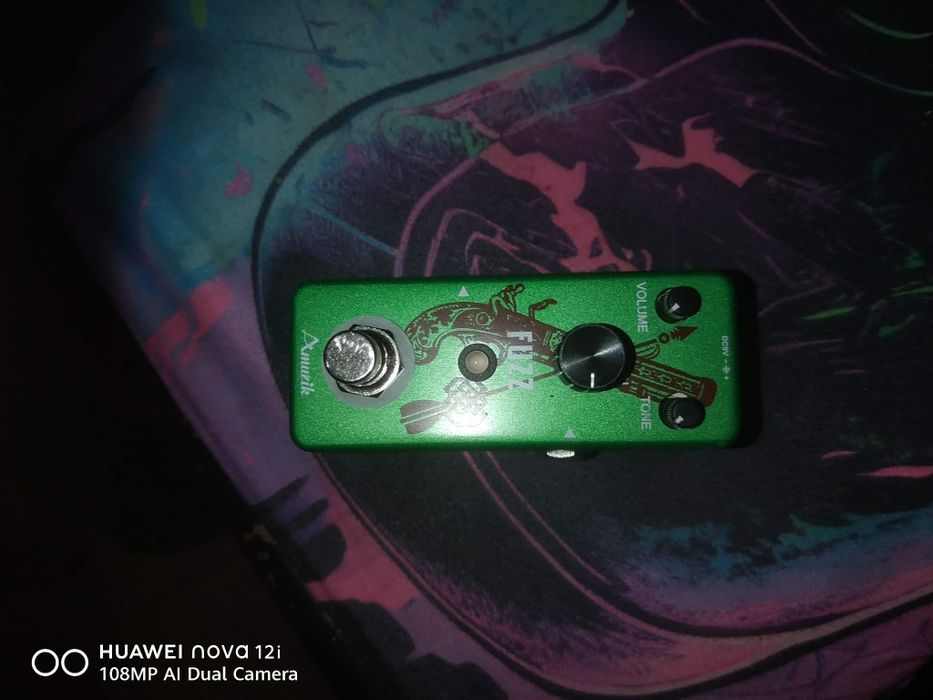 Електрическа китара + усилвател + fuzz  starter kit