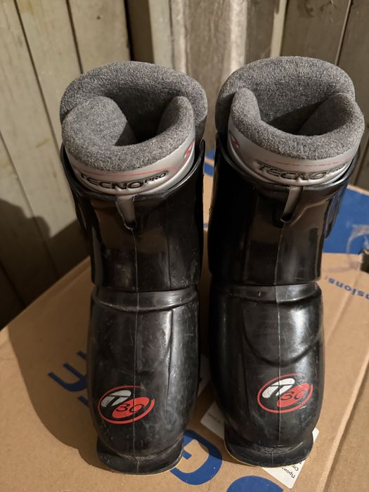 Продавам ски обувки детски