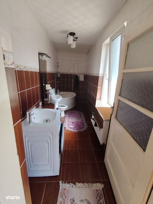 Casa mare și draguta în zona Parneava