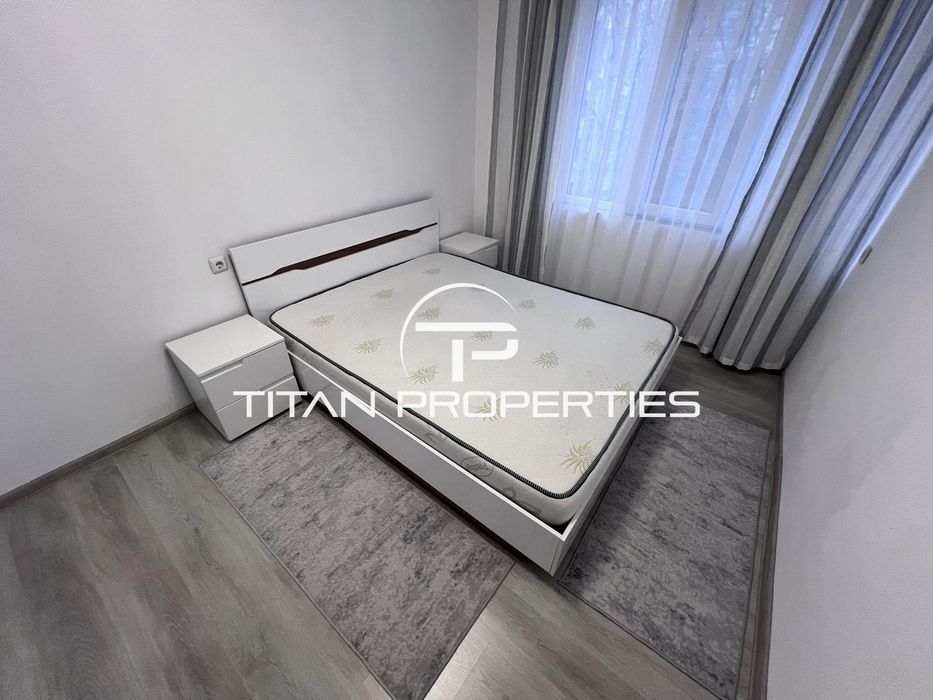 Дава се под наем Двустаен апартамент в Бургас, Център - 52 кв.м за 459 € - Снимка #1