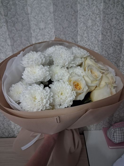 букет белых красивых цветов
