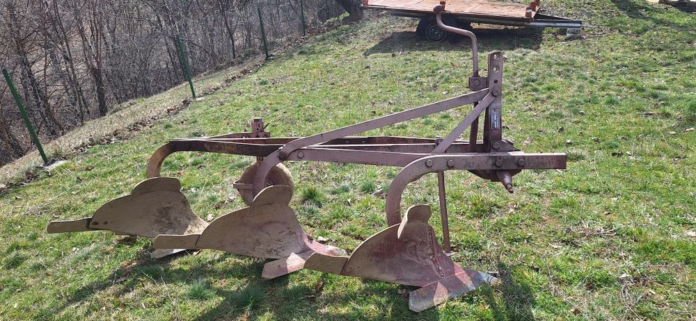 Plug tractor 45cp sau 70cp trei brazde schimb cu roti spate utb 650