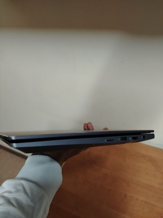 Hanson laptop 15.6 TRX HS sotiladi