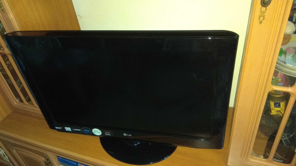 Телевизор LD  32" дюйма.