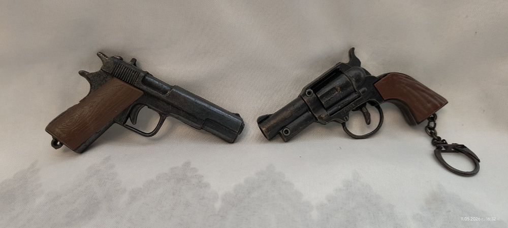Метални пистолети с капси Colt   и 72 бр.капси