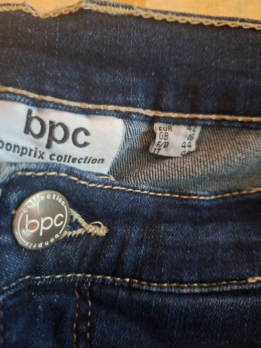 Vand o fusta de  blugi