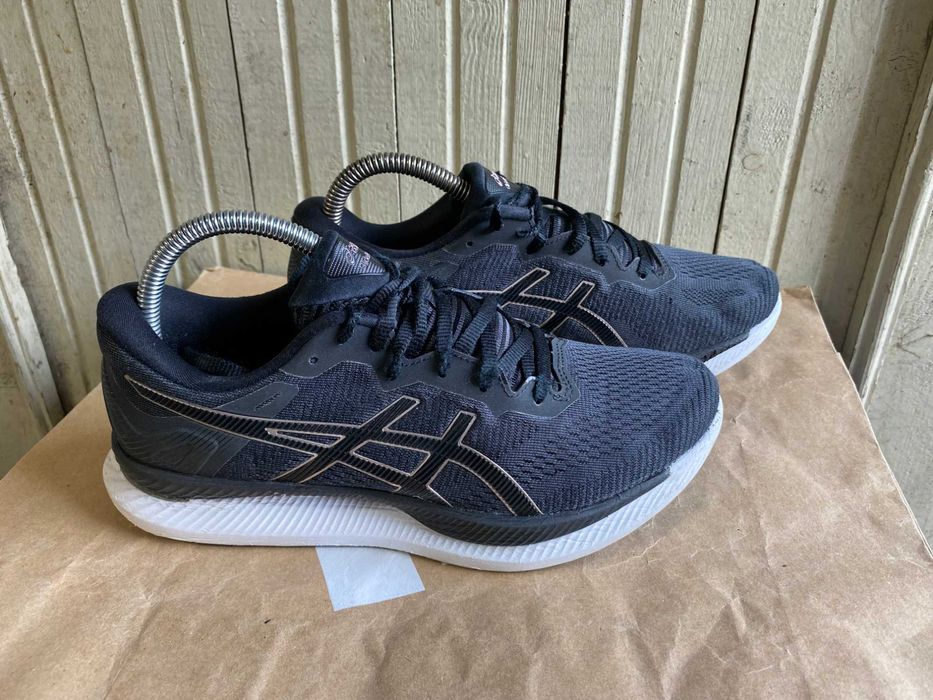''ASICS Glideride''оригинални маратонки 40 номер