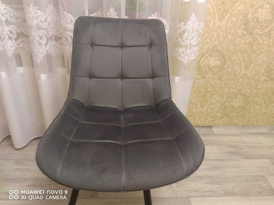 Продам 2 стула (крутящиеся)