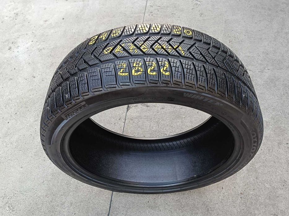 O anvelopa de iarna 245 40 20 pirelli sottozero 3 profil 7,8 dot 2822