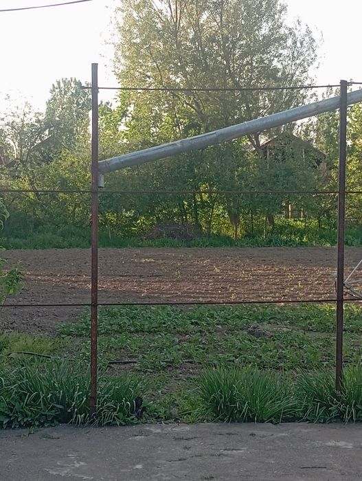 Yer uchastkasi sotiladi/Участок земли продается