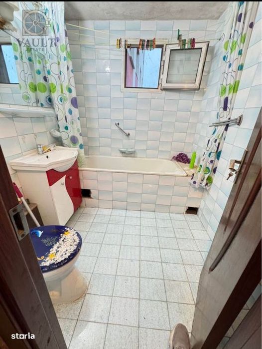 Apartament 3 camere - CENTRALA PROPRIE - zona RAHOVA