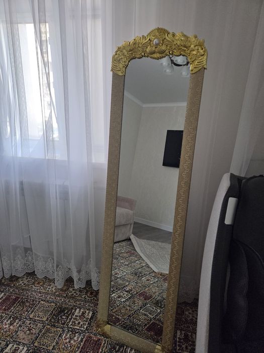 Напольное зеркало