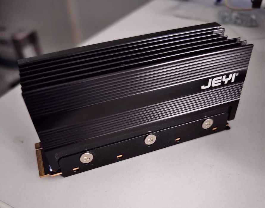 SSD 4TB Gen 5 15000MBs Crucial T705 4TB PCI Express 5.0x4 M.2 2280 Nou