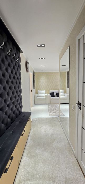 Чиланзар 6 квартал кирпич 2 комнатная 1 этаж