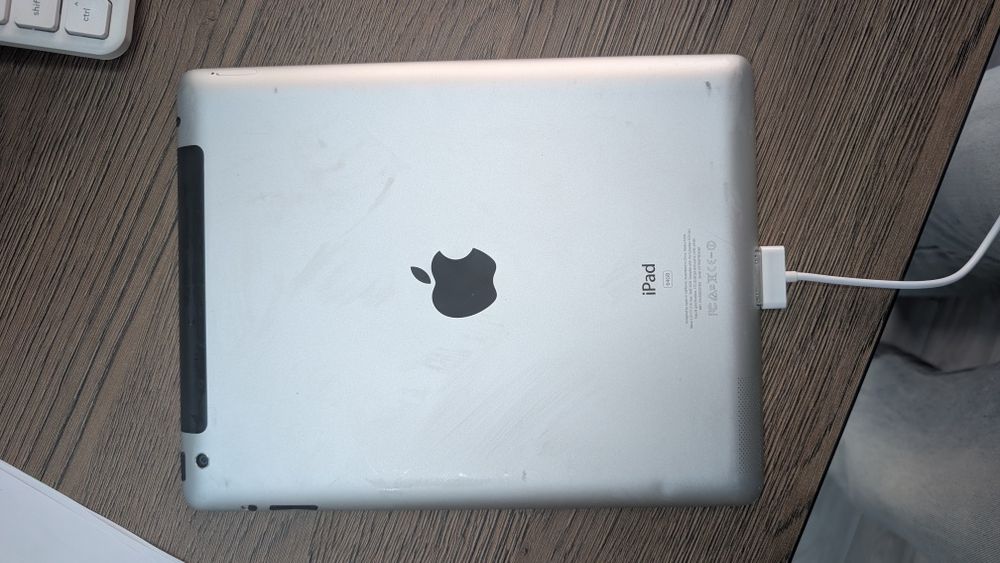 Продам iPad 3 (рабочий)