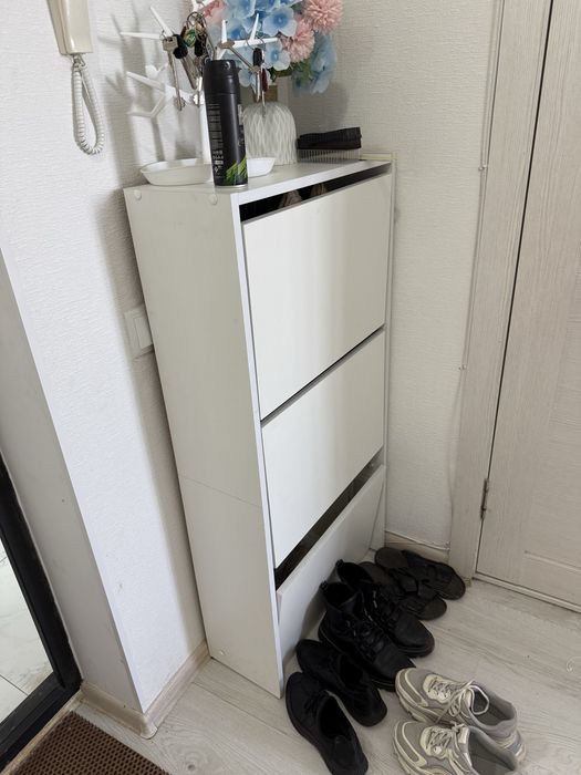 Продам обувницу и ковер