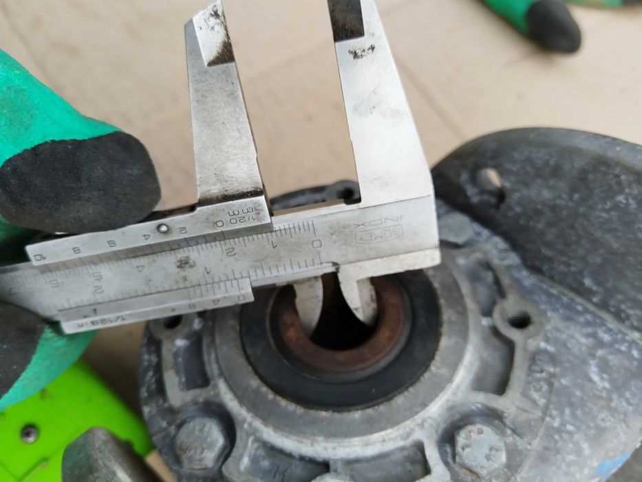 Reductor 20/1 la 90 de grade