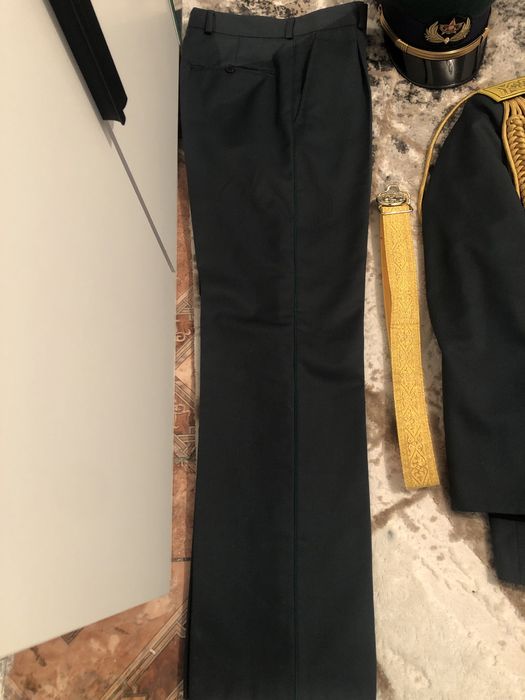 Отдаю парад скую форму разм176/92 Цена 20000 есть Погран