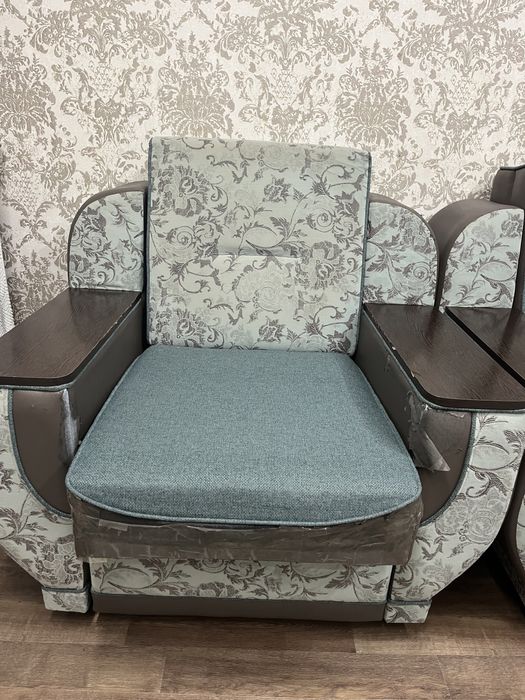 Продам б/у диван!