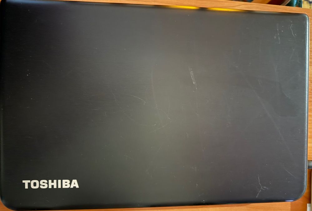 Лаптоп Toshiba Satellite C 70 D - A - 11 E