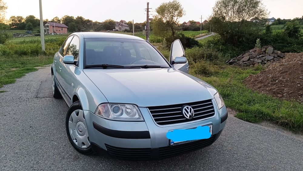 Vând Volkswagen Passat (2003)