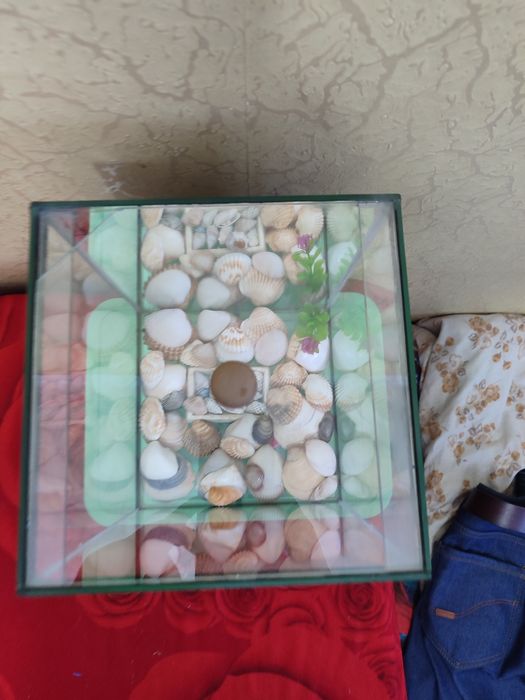 Продаю Аквариум 8-9 литров