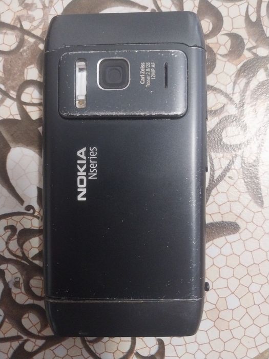 Nokia N8 фототелефон