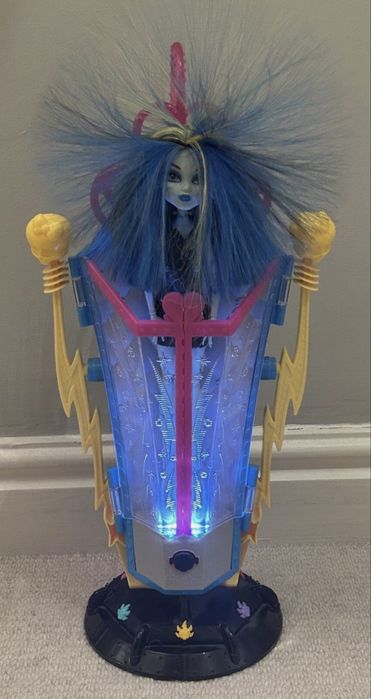 Monster High / Монстър Хай Freaky Fusion станция с кукла Франки
