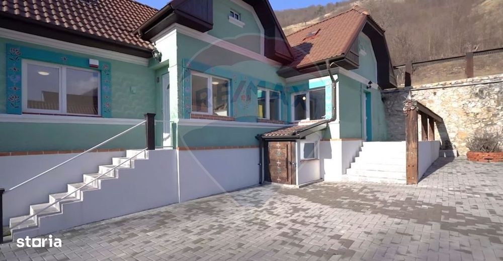 Casă / Vilă cu 5 camere de vânzare