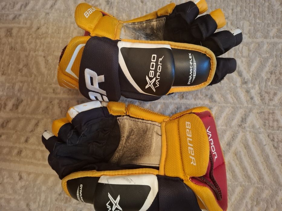 Продам краги 14, джерси 54 ,коньки 43-44 .