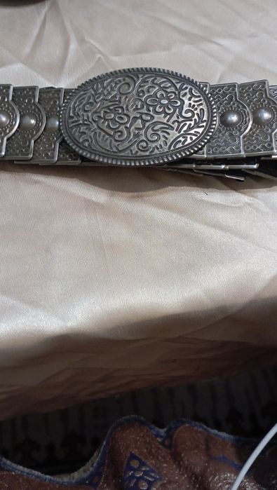 Пояс из металлических  пластин чеканных на резинке