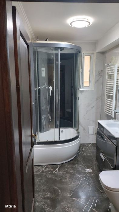 Central-Liceul Petru R.-Apartament 3 camere, mobilat, centrala,350euro