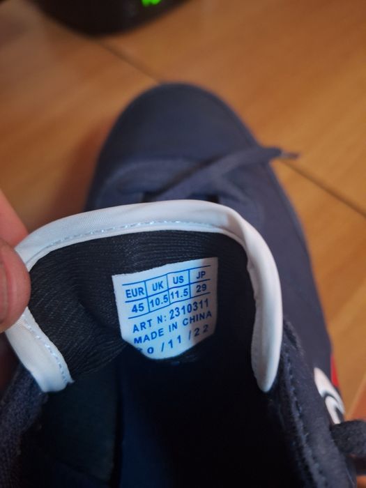 Vând adidași nr 44
