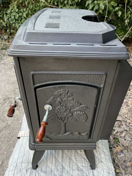 Нова чугунена печка / камина на дърва