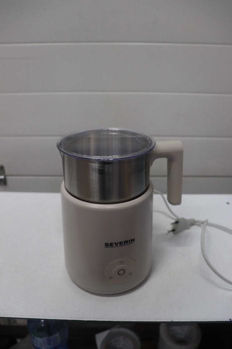 Пенообразувател за мляко Severin 500W, липсва резервната приставка.
