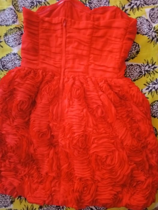 Продавам червена рокля