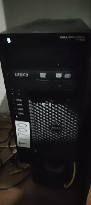 продавам компютър Dell Precision T1700