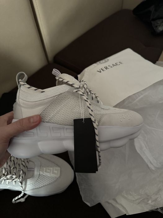 Versace chain reaction