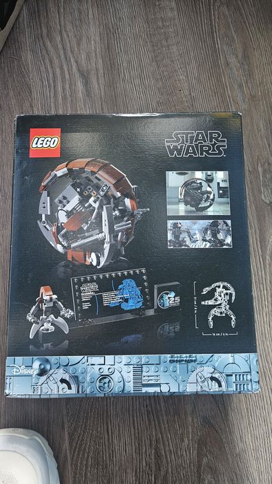 Продавам два броя Lego Star Wars
DROIDEKA-55€
Home One Starcruiser-40€