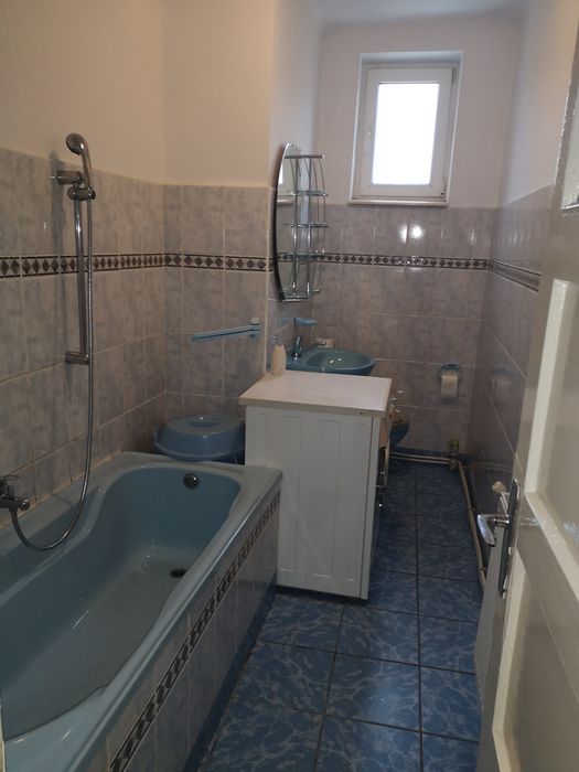 Închiriez apartament