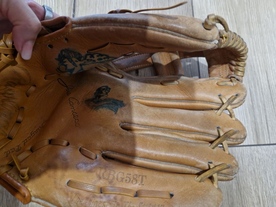 Vand manusi de baseball