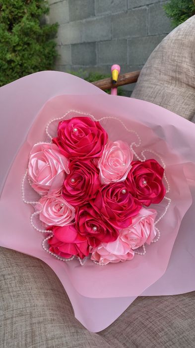 Букет от сатенени рози